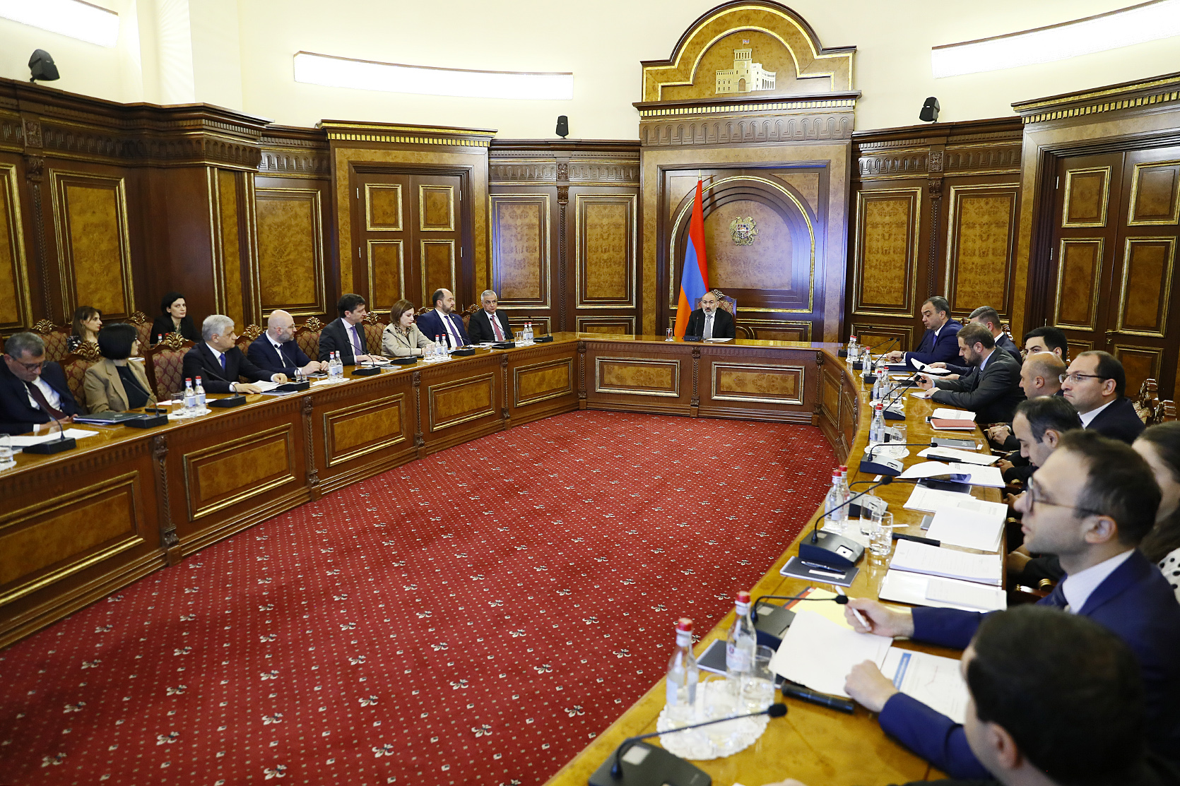 Նիկոլ Փաշինյանի գլխավորությամբ շարունակվել են 2024-2026 թթ․ միջնաժամկետ ծախսերի ծրագրի հարկաբյուջետային և ծախսային շրջանակի շուրջ քննարկումները