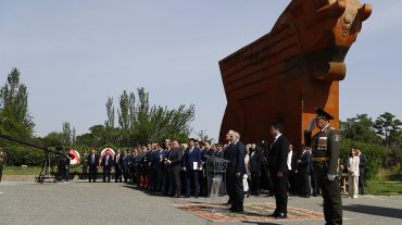 ՀՀ բարձրագույն ղեկավարությունը Հանրապետության տոնի առիթով այցելել է Սարդարապատի հուշահամալիր
