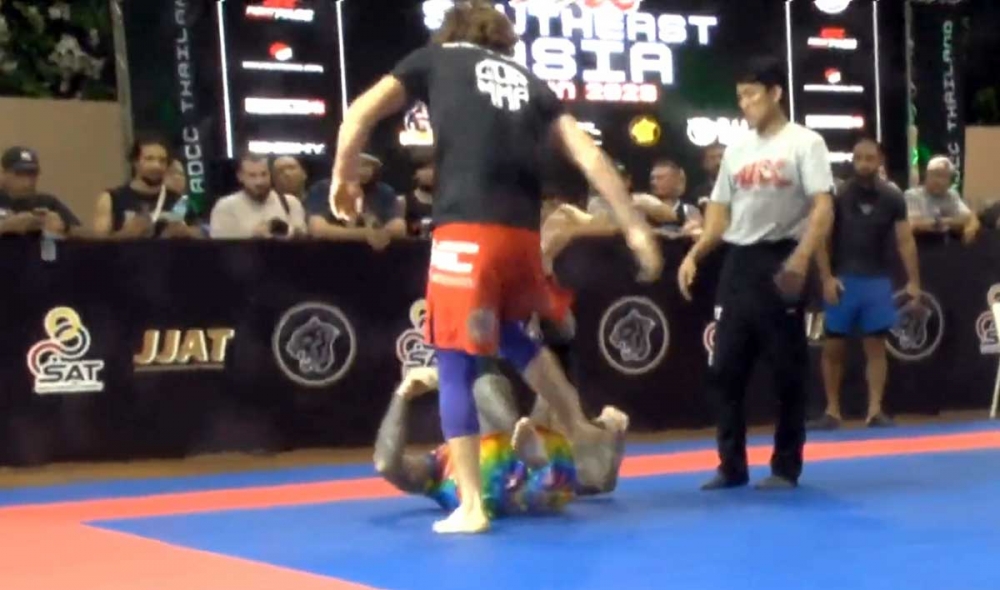 UFC-ի ռուսաստանցի մարտիկը պարտությունից հետո հարվածել է պառկած հակառակորդին