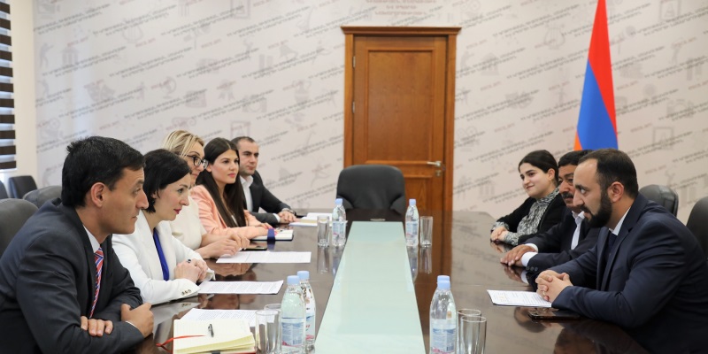 Ժաննա Անդրեասյանն ընդունել է եզդիական համայնքի ներկայացուցիչներին