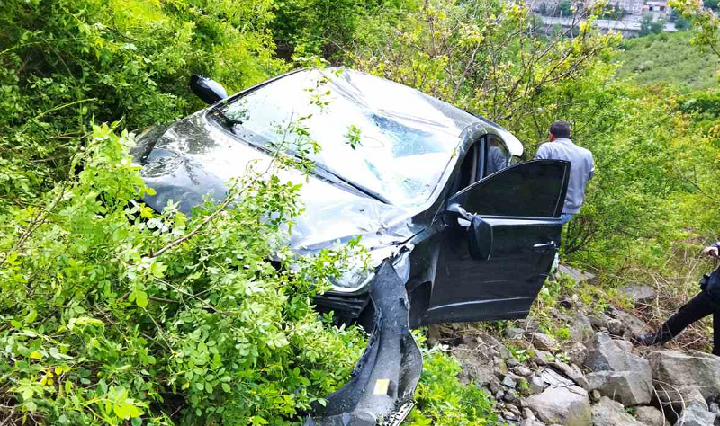 «Մենձ Էր» կոչվող քարայրի մոտակայքում «Hyundai»-ն դուրս է եկել ճանապարհի երթևեկելի հատվածից և ընկել մոտակա ձորը. կա տուժած