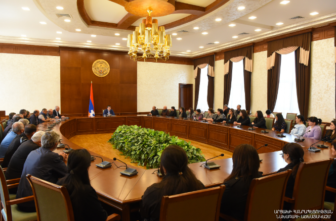 Արայիկ Հարությունյանը հանդիպել է 44-օրյա պատերազմում զոհված զինծառայողների մի խումբ հարազատների  հետ