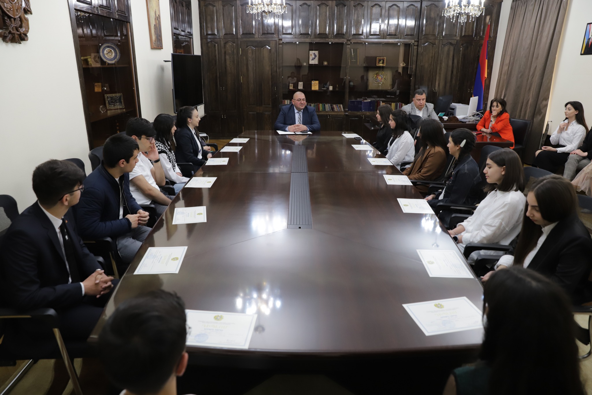 Շիրակի մարզպետն հյուրընկալել է դպրոցականների հանրապետական առարկայական օլիմպիադաների հաղթողներին