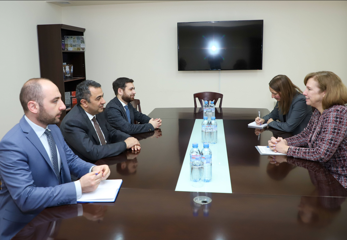 ԱԳ նախարարի տեղակալներն ԱՄՆ դեսպանին  ներկայացրել են հայկական կողմի դիրքորոշումները Հայաստանի և Ադրբեջանի միջև հարաբերությունների կարգավորման սկզբունքային խնդիրների վերաբերյալ