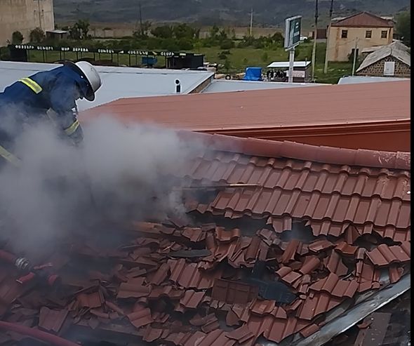 Վերին Պտղնի գյուղում տան տանիք է այրվել