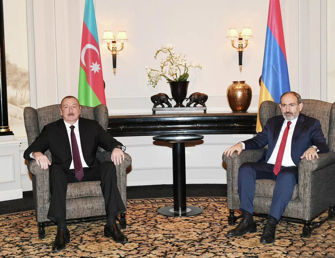 Փաշինյանն ու Ալիևը կարճատև զրույց են ունեցել Թուրքիայում․ ԶԼՄ