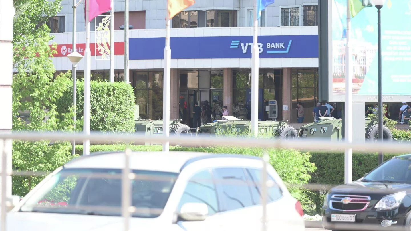 Աստանայում ազատ են արձակվել բանկում պահվող պատանդները