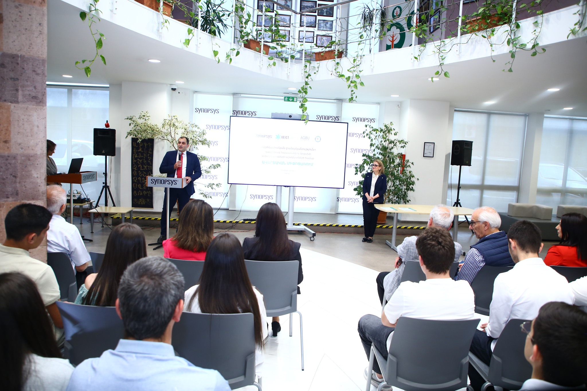Փոխնախարարը շնորհավորել է «Արհեստական բանականություն» դասընթացի առաջին փուլն ավարտած աշակերտներին