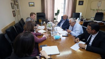 Աղետների ռիսկերի կառավարման առաքելության ղեկավարի հետ հանդիպմանը ՏԿԵ փոխնախարարը կարևորել է սեյսմակայուն դպրոցաշինության ծրագիրը