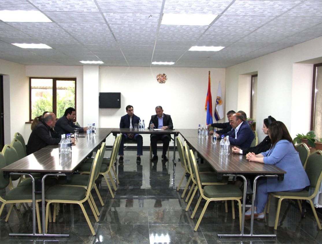 Վահան Քերոբյանը Ջերմուկում քննարկել է սեպտեմբերյան ագրեսիայից հետո զբոսաշրջության ոլորտի զարգացմանն ուղղված քայլերը