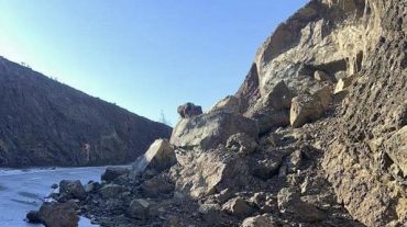 Առատ տեղումների հետևանքով Նորավան-Շամբ ավտոճանապարհի մի քանի հատվածներում տեղի է ունեցել քարաթափում. ճանապարհը փակ է
