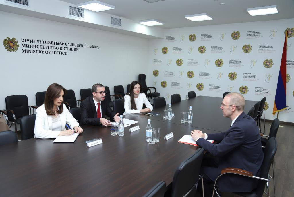 Արդարադատության փոխնախարարը Շվեդիայի փոխդեսպանի հետ քննարկել է դատական համակարգի բեռնաթափման, պրոբացիայի շահառուների վերաինտեգրման և այլ ծրագրերի հետագա քայլերը