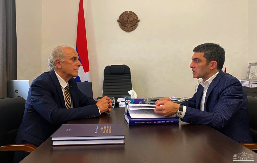 Արցախի ԱԳ նախարարը հյուրընկալել է ցեղասպանագետ Արա Քեթիբյանին