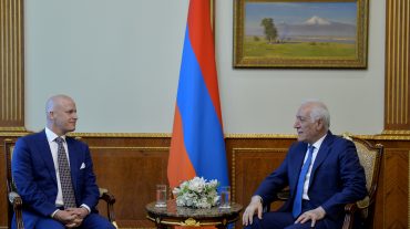 Նախագահ Վահագն Խաչատուրյանն ընդունել է հայ-կանադական «ԱԳԱՊԵ» ընկերության հիմնադիր ղեկավարին