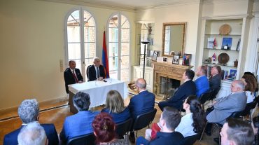 Վահագն Խաչատուրյանը հանդիպել է գերմանահայ համայնքի ներկայացուցիչների հետ