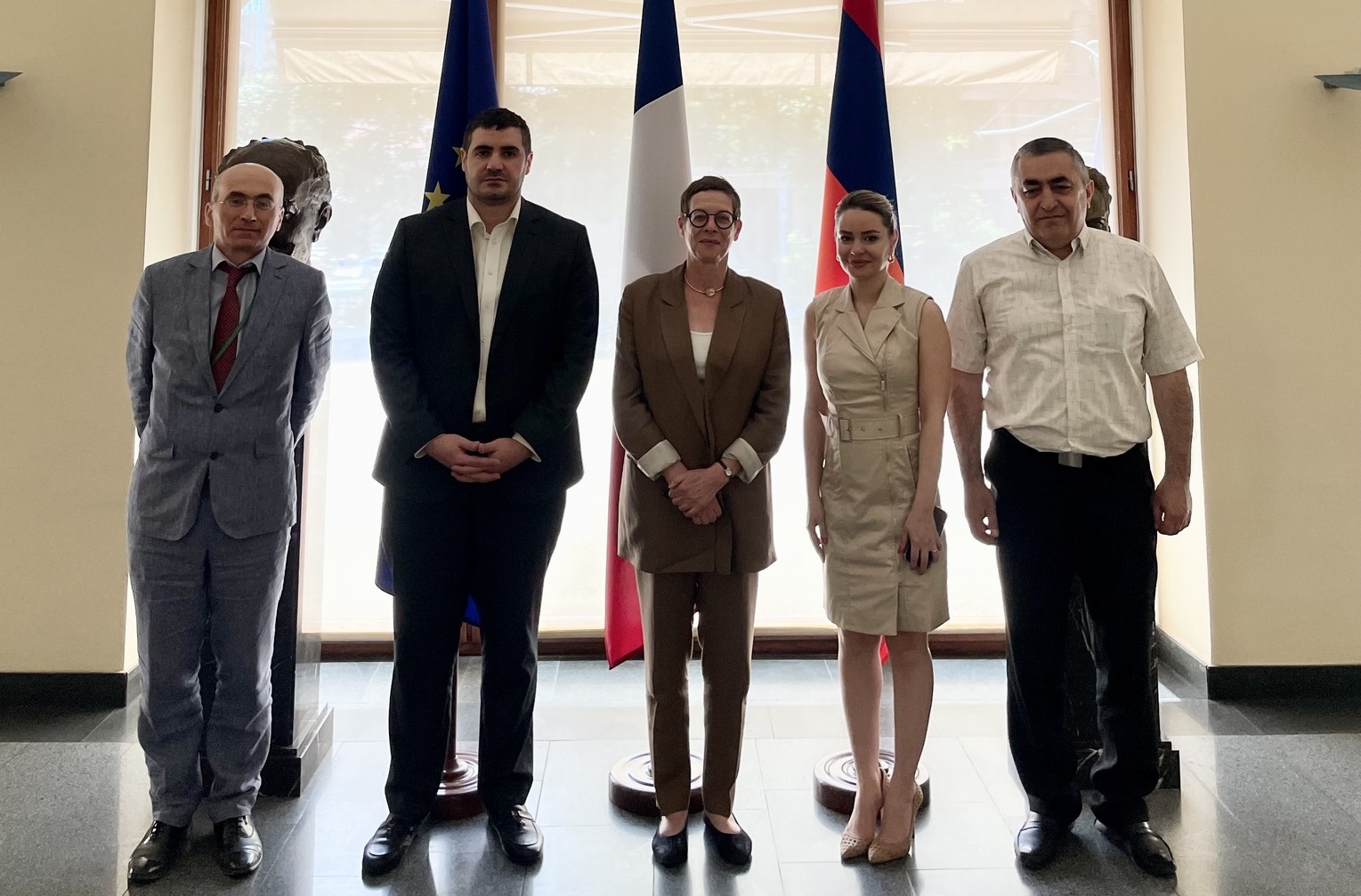 ՀՀ պատգամավորները Ֆրանսիայի դեսպանի հետ քննարկել են Հայաստանում ֆրանսերենի ամրապնդման թեման