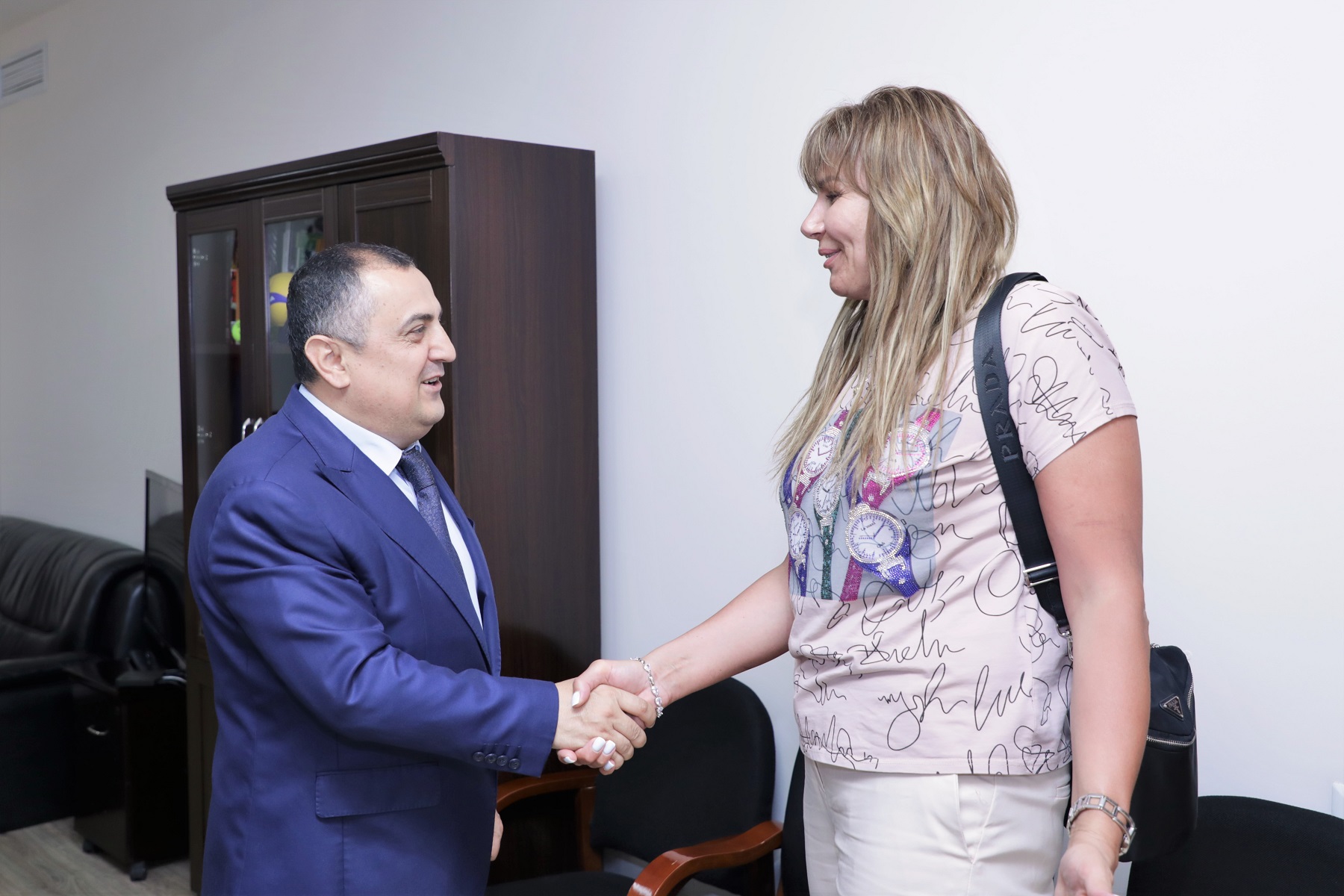 Կարեն Գիլոյանն ընդունել է բասկետբոլի օլիմպիական չեմպիոն Էլեն Բունիաթյանին