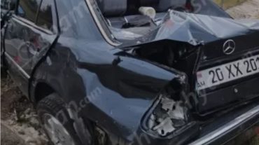 Արագածոտնի մարզում 29-ամյա վարորդը Mercedes-ով մխրճվել է երկաթե արգելապատնեշների մեջ. բժիշկները պայքարում են վիրավորի կյանքի համար