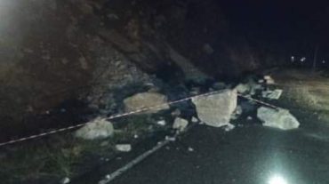 Քարաթափում Մեղրի քաղաքից Արաքսաշեն թաղամաս տանող ավտոճանապարհին. ճանապարհը երկկողմանի երթևեկելի է