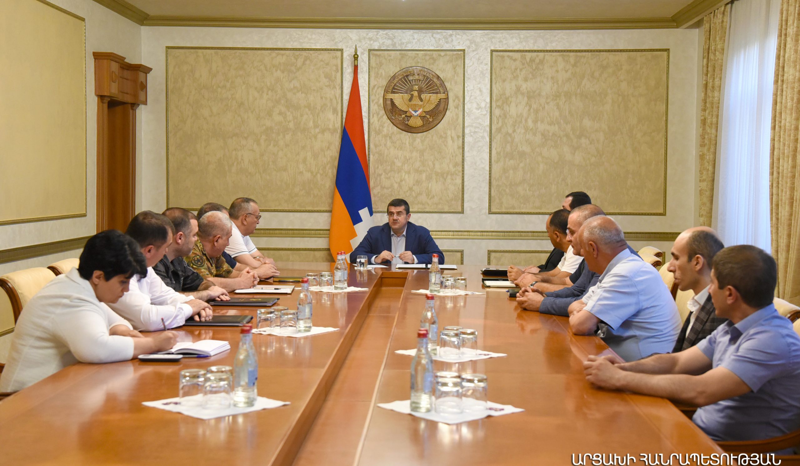 Արայիկ Հարությունյանի գլխավորությամբ քննարկվել են ռազմաքաղաքական իրավիճակին և խորացող հումանիտար հիմնախնդիրների լուծմանը վերաբերող հարցեր