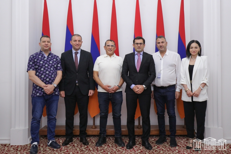 Հակոբ Արշակյանն ընդունել է հյուրանոցային եւ ավիացիայի ոլորտների օտարերկրյա խոշոր գործարարների