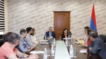 ԿԳՄՍ նախարարը հանդիպել է գրական ոլորտի ներկայացուցիչների հետ