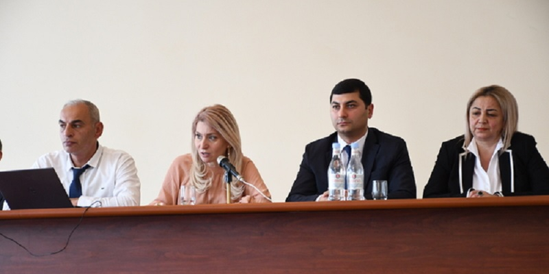 Արաքսիա Սվաջյանը հանդիպել է Արմավիրի և Արարատի մարզերի դպրոցների տնօրենների հետ