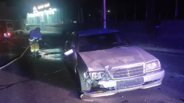 Արշակունյաց պողոտայում «Mercedes-Benz»-ը դուրս է եկել ճանապարհի երթևեկելի հատվածից, բախվել սյանը և կողաշրջվել. վարորդը հոսպիտալացվել է