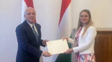 Աշոտ Սմբատյանը Բուդապեշտում իր հավատարմագրերի պատճենն է հանձնել Հունգարիայի ԱԳ և առևտրի նախարարության արարողակարգի ծառայության ղեկավարին