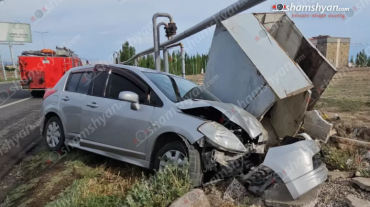 Կոտայքի մարզում բախվել են Mercedes-ն ու Nissan-ը. վերջինիս հարբած վարորդը մեքենայով տապալել է գազախողովակների հենասյուներն ու կոտրել գազի բաշխիչ կայանը