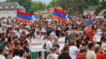Հանրահավաքի մասնակիցները ԿԽՄԿ-ից պահանջեցին միջազգային բոլոր կառույցներին ներկայացնել ամբողջ իրականությունն Արցախում տիրող իրավիճակի վերաբերյալ