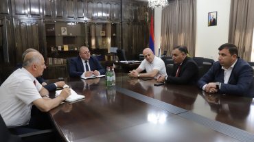 Շիրակի մարզպետն աշխատանքային խորհրդակցություն է անցկացրել Արթիկ և Անի համայնքների ղեկավարների մասնակցությամբ