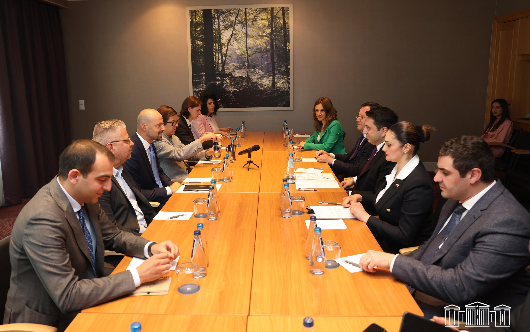 Հակամարտող երկրների համար ամենաբարդը կողմերին բավարարող վերջնական լուծում գտնելն է. լեհ փորձագետները՝ ՀՀ ԱԺ պատվիրակությանը