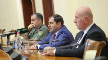 Սուրեն Պապիկյանը հանդիպել է բարձրագույն կրթական ծրագրերի շրջանավարտների հետ