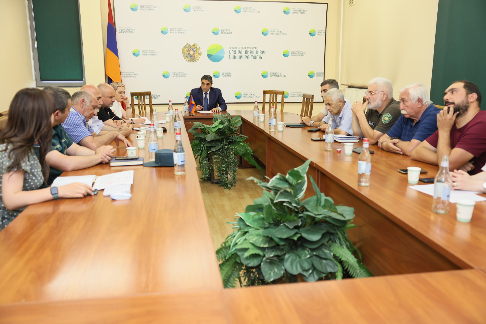Գորշ արջերի կողմից համայնքների բնակիչներին հասցրած վնասների վերաբերյալ քննարկում շրջակա միջավայրի նախարարությունում
