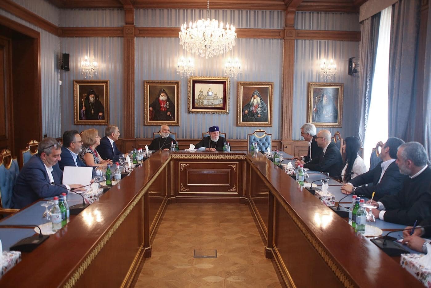 Ամենայն Հայոց Կաթողիկոսն ընդունել է Հայաստանի 6-րդ միջազգային բժշկական համագումարի մասնակիցներին