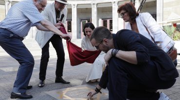 «Սովորելու ու արժևորելու շատ բան ունենք»․ բացվել է հայ կինոյի նվիրյալ Դանիել Դզնունու անվան հուշասալիկը