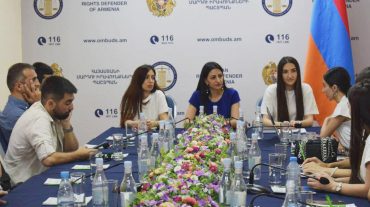 Յուրաքանչյուրիս պատասխանատվությունն է ձևավորել այնպիսի միջավայր, որտեղ բոլորս կարողանանք համերաշխ ապրել․ ՄԻ Պաշտպանն ընդունել է Հակակոռուպցիոն դպրոցի ունկնդիրներին