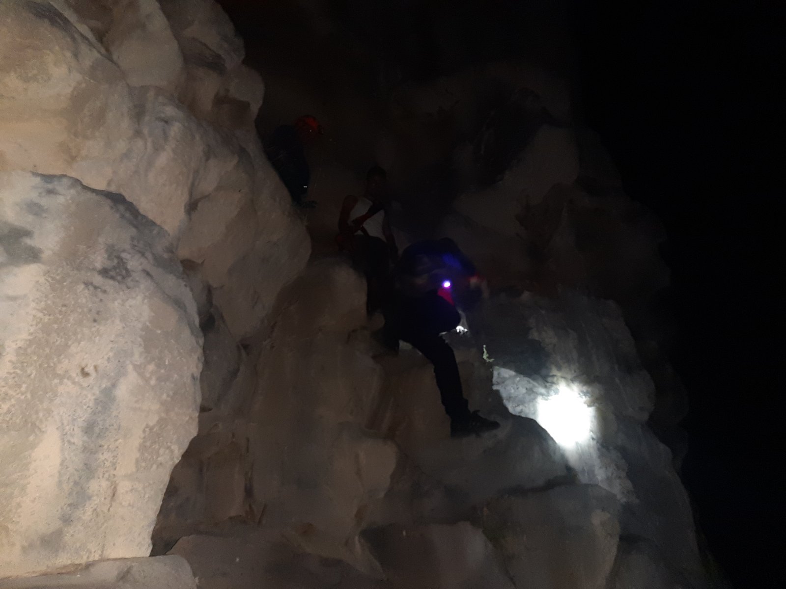 Քաղաքացին գտնվում էր «Սուրբ Նշան» եկեղեցու մոտակայքում գտնվող ժայռի վրա և չէր կարողանում իջնել