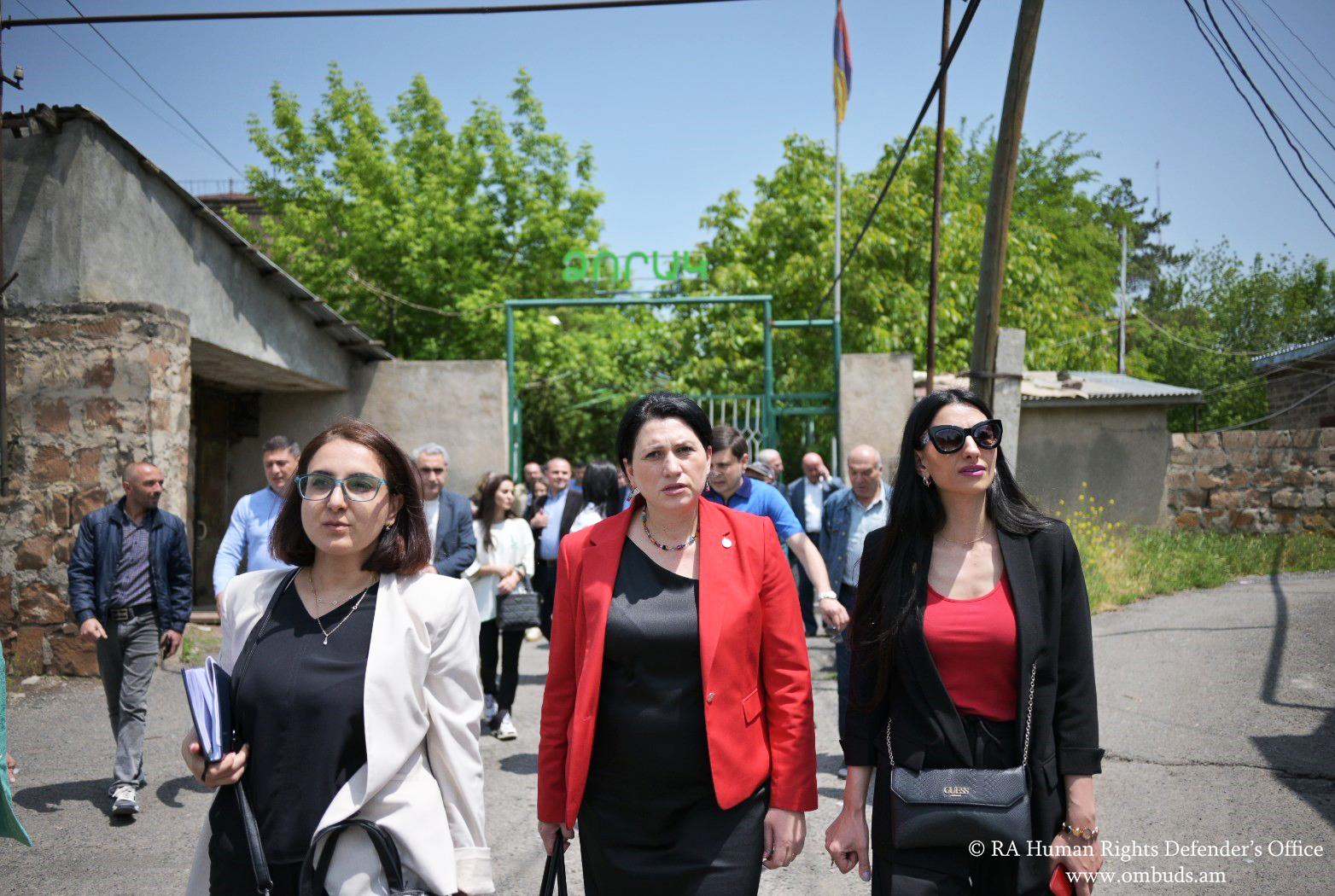 Խնամք ստացողները իրեր են նետում մանկապարտեզի տարածք. ՄԻ պաշտպանը հրապարակել է Երևանի N 34 մանկապարտեզ և «Ձորակ» խնամքի կենտրոն կատարված այցերի վերաբերյալ ուսումնասիրությունը