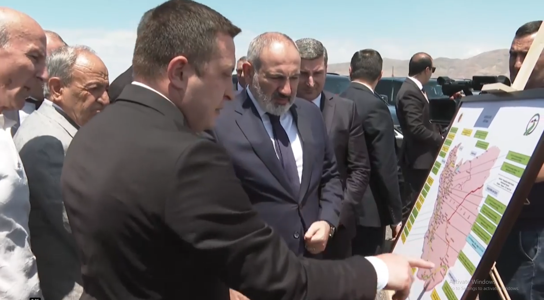 Վարչապետն Արարատի մարզում հետևել է ճանապարհների շինաշխատանքներին