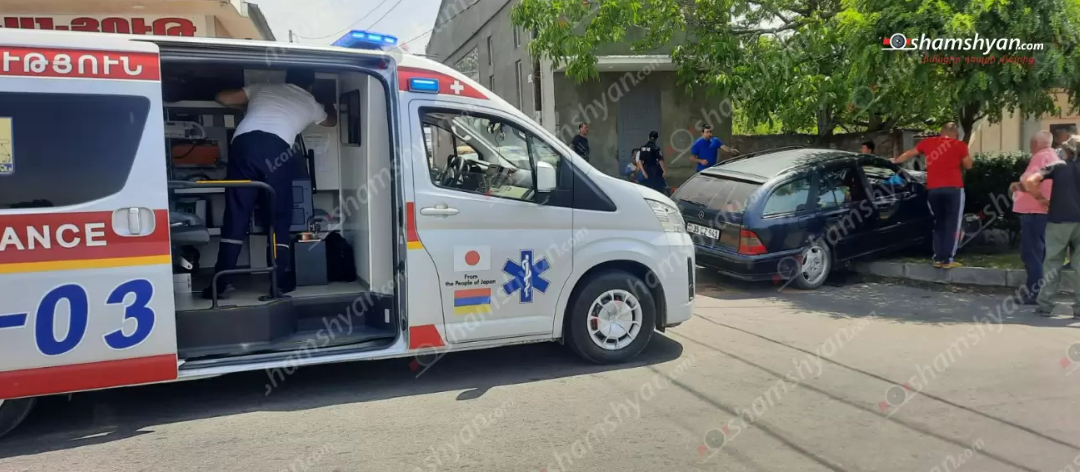 Նուբարաշենում 68-ամյա վարորդը Mercedes-ով կոտրել է հետիոտնի համար նախատեսված ցուցանակն ու բախվել է ցայտաղբյուրի բետոնե հատվածին