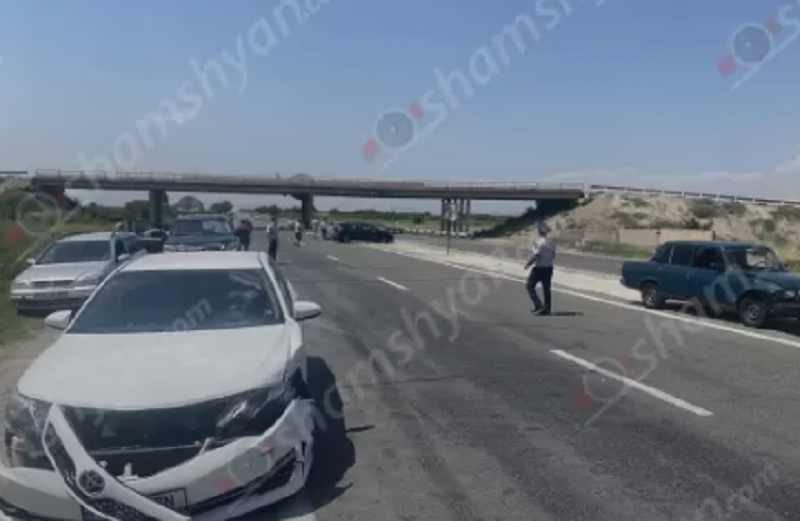 Արարատի մարզում բախվել են Ford Focus-ը, Toyota Camry-ն ու 07-ը. 3 հոգի տեղափոխվել է հիվանդանոց