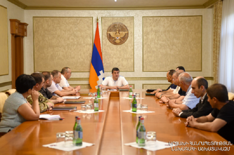 Արայիկ Հարությունյանը խորհրդակցություն է հրավիրել հրատապ հումանիտար ու անվտանգային հարցերի շուրջ