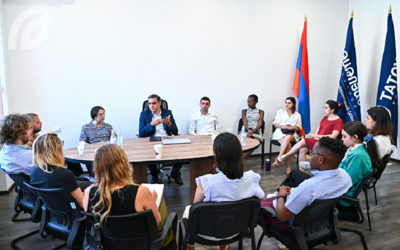 Արցախում ստեղծված ծայրահեղ վիճակի մասին քննարկում «Միջազգային մարդասիրական իրավունքի և մարդու իրավունքների Ժնևի ակադեմիայի» ուսանողների հետ