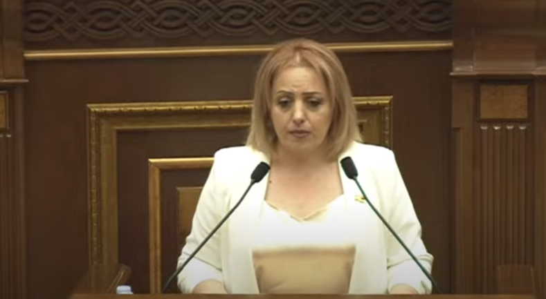 Վիգեն Խաչատրյանի մահվան պատճառով մանդատ ստացած Անուշ Քլոյանն ԱԺ-ում երդվել է
