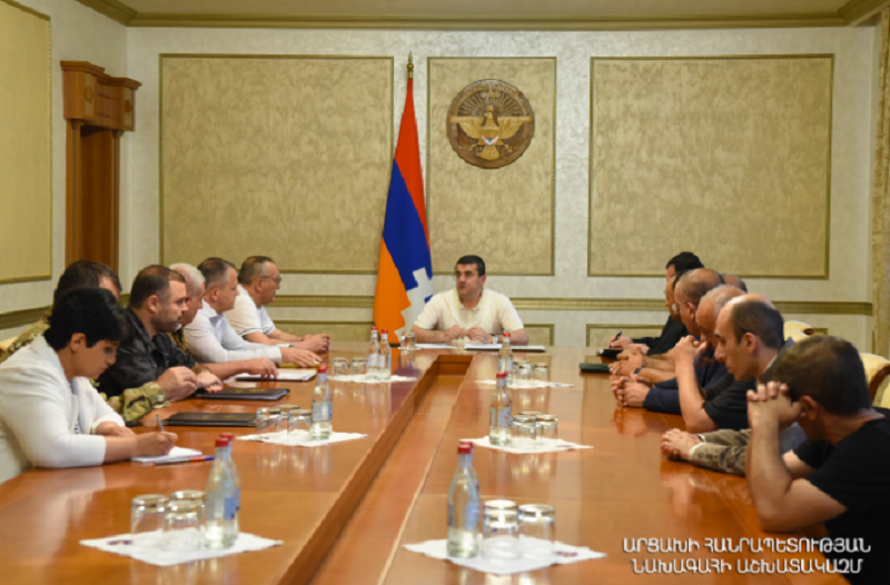 Արայիկ Հարությունյանը պետական կառույցների ղեկավարների հետ քննարկել է ներքին ու արտաքին անվտանգային խնդիրները