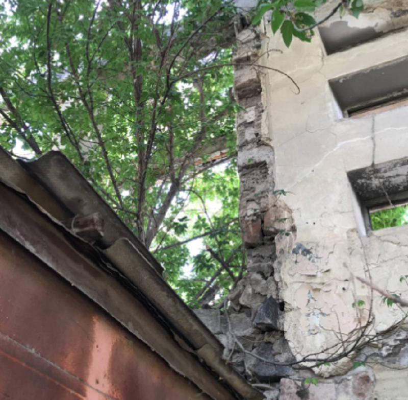 Ֆիրդուսի փողոցում փլուզվել է չշահագործվող մսուր-մանկապարտեզի պատը