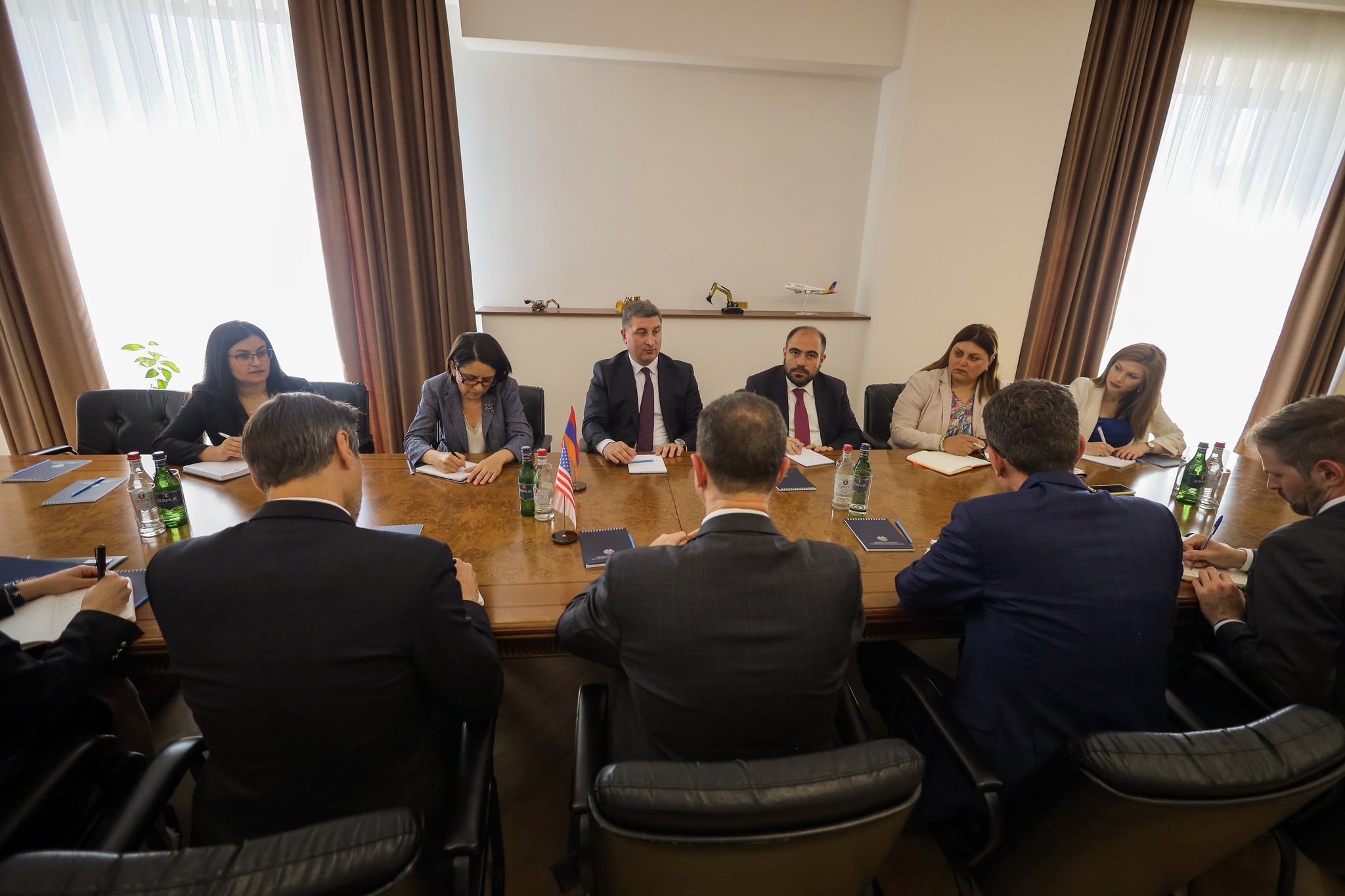 Գնել Սանոսյանը և Ջասթին Ֆրիդմանը քննարկել են Հայաստանում էներգետիկայի ոլորտի խնդիրներն ու մարտահրավերները