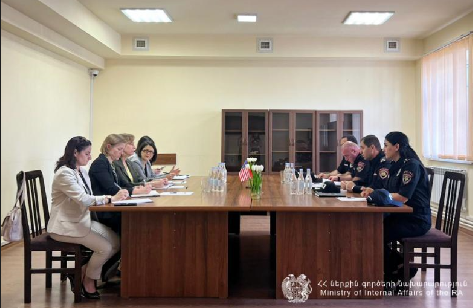 ԱՄՆ դեսպանն այցելել է պարեկային ծառայության Շիրակի մարզի գումարտակ